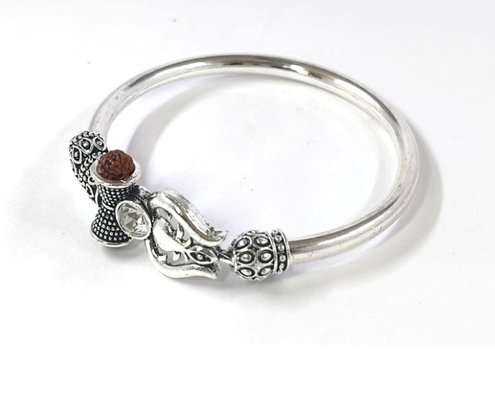 Genric Rudraksha Shiv Trishul Damroo Om Kada a beautiful diamond is situated between damroo and Trishul Free Size for Mens,boys & girls Silver Oxidized braclet for men s silver casting kada